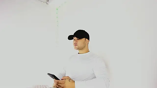 Snapshot of Sebas-hott chatting on September 25, 2025, 10:57 pm Sebas-hott online show from September 25, 2025, 10:57 pm