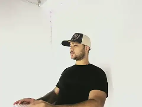 Snapshot of Sebas-hott chatting on October 5, 2025, 10:07 pm Sebas-hott online show from October 5, 2025, 10:07 pm