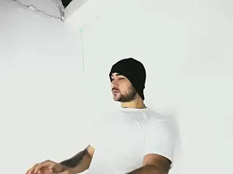 Snapshot of Sebas-hott chatting on October 10, 2025, 10:42 pm Sebas-hott online show from October 10, 2025, 10:42 pm