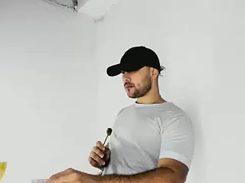 Snapshot of Sebas-hott chatting on October 30, 2025, 10:43 pm Sebas-hott online show from October 30, 2025, 10:43 pm