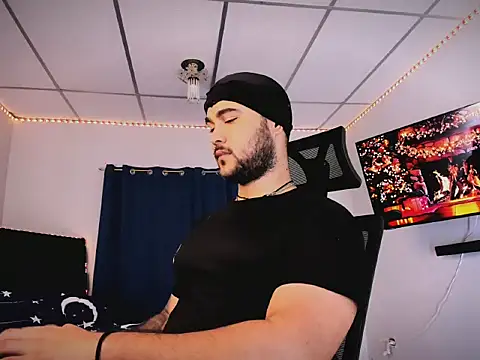 Snapshot of Sebas-hott chatting on December 17, 2025, 10:27 pm Sebas-hott online show from December 17, 2025, 10:27 pm