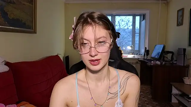 Snapshot of MalvinaBlum chatting on November 18, 2025, 2:28 am MalvinaBlum online show from November 18, 2025, 2:28 am