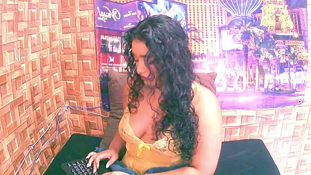 Snapshot of IndianAngel4u chatting on April 21, 2026, 3:07 pm IndianAngel4u online show from April 21, 2026, 3:07 pm