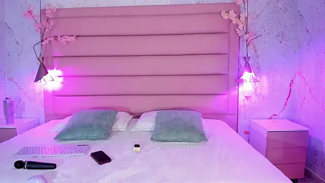 sabrinamilani online show from November 14, 2025, 11:02 pm