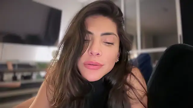 angelturned001 online show from October 10, 2025, 9:08 am