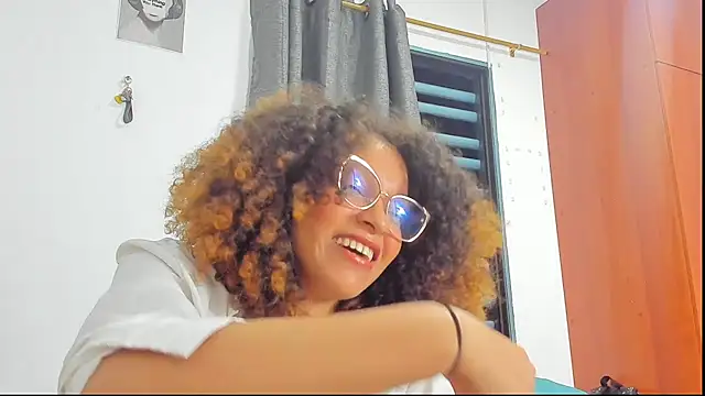 Ada gales  online show from October 30, 2025, 3:41 am