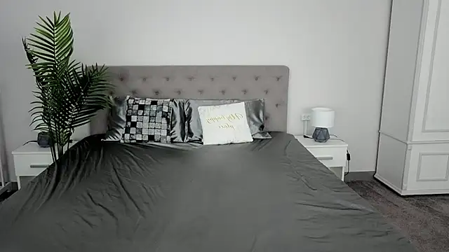 IceDanielles online show from March 17, 2026, 1:36 pm