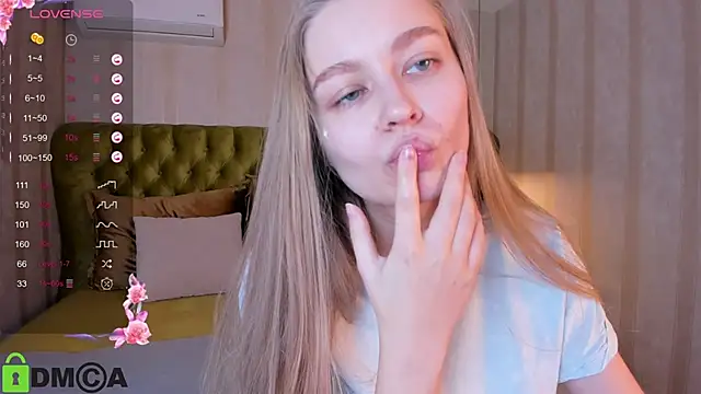 Snapshot of Polumna_cute chatting on January 1, 2025, 1:48 pm Polumna cute online show from January 1, 2025, 1:48 pm