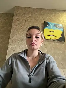 Snapshot of Amerabelle_23 chatting on February 14, 2025, 8:21 am Amerabelle 23 online show from February 14, 2025, 8:21 am