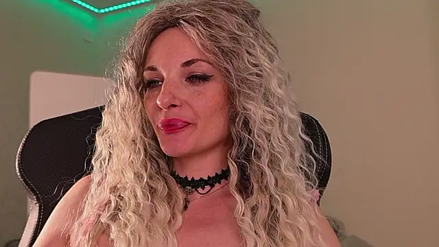 Snapshot of Amerabelle_23 chatting on March 9, 2025, 1:48 pm Amerabelle 23 online show from March 9, 2025, 1:48 pm