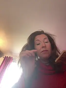 Snapshot of Lwhite1 chatting on June 11, 2026, 3:43 pm Lwhite1 online show from June 11, 2026, 3:43 pm