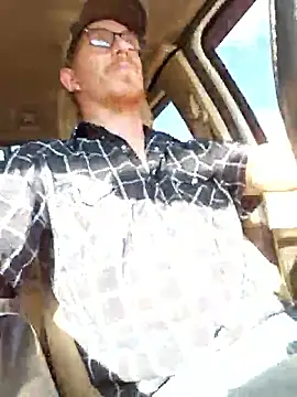 Snapshot of REDHAMMER_ chatting on October 31, 2025, 8:10 pm REDHAMMER  online show from October 31, 2025, 8:10 pm