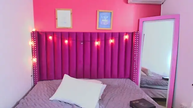 littleebonny online show from January 1, 2025, 12:55 pm