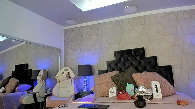 emily parkerr online show from February 10, 2025, 1:22 pm