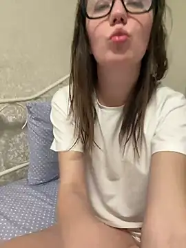 BeatriceTender online show from February 5, 2025, 8:25 pm