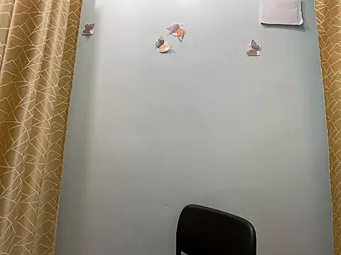 TransLisa7 online show from April 13, 2026, 7:19 pm