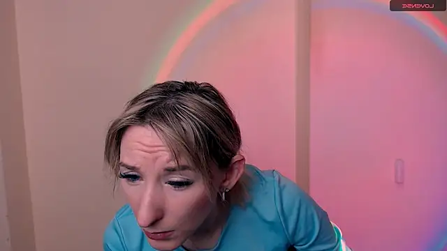 Snapshot of AmandaSell chatting on May 3, 2026, 7:36 am AmandaSell online show from May 3, 2026, 7:36 am