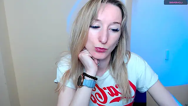 Snapshot of AmandaSell chatting on May 11, 2026, 2:45 pm AmandaSell online show from May 11, 2026, 2:45 pm