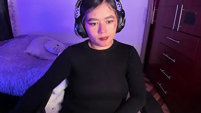 StephaniFox online show from October 24, 2025, 10:28 pm