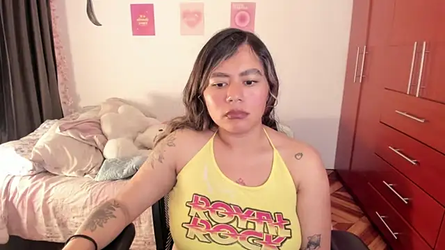 StephaniFox online show from November 18, 2025, 1:22 am