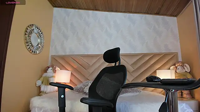 Sharon mishel online show from December 24, 2024, 2:12 pm