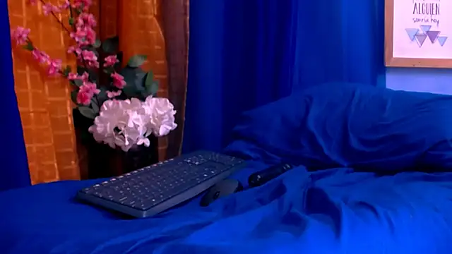 roberts kloe online show from March 22, 2025, 8:04 pm