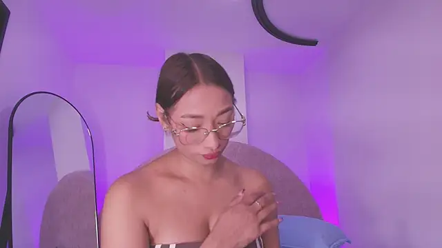 vale ross  online show from April 15, 2026, 3:02 am