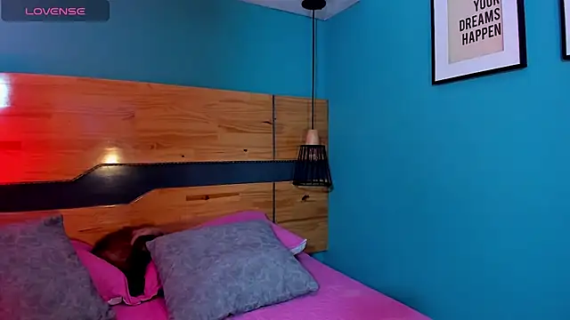 Tamaraakins online show from October 10, 2025, 3:11 pm