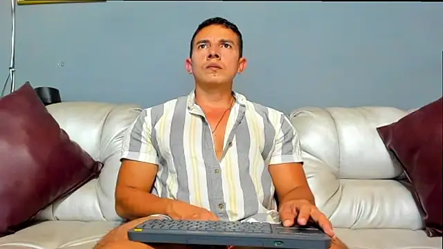 Snapshot of derekk_frostt chatting on June 22, 2026, 11:46 pm derekk frostt online show from June 22, 2026, 11:46 pm