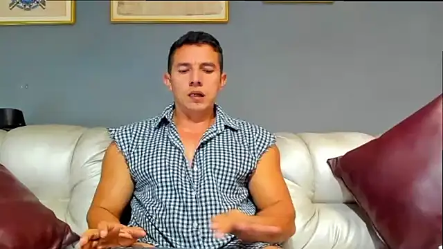 Snapshot of derekk_frostt chatting on July 31, 2026, 12:37 pm derekk frostt online show from July 31, 2026, 12:37 pm