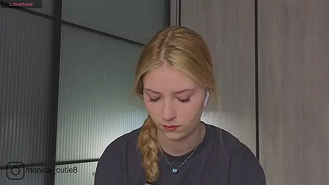 Monikacutie online show from March 3, 2025, 4:03 am