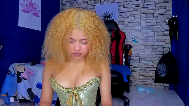 Snapshot of sofiacastillo01 chatting on February 15, 2025, 5:17 pm sofiacastillo01 online show from February 15, 2025, 5:17 pm