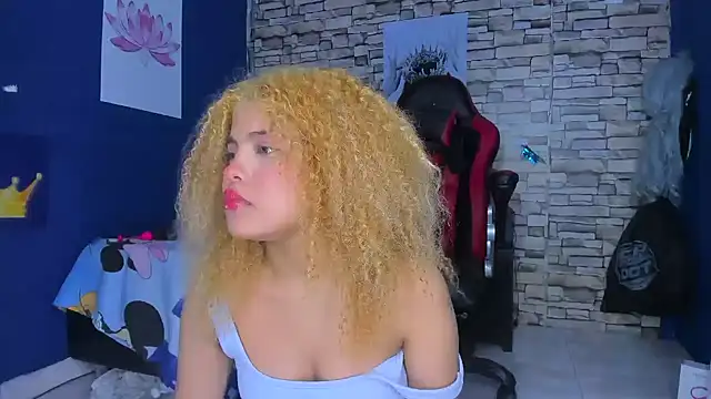 Snapshot of sofiacastillo01 chatting on February 18, 2025, 4:05 pm sofiacastillo01 online show from February 18, 2025, 4:05 pm