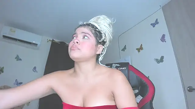 Snapshot of sofiacastillo01 chatting on October 13, 2025, 4:18 pm sofiacastillo01 online show from October 13, 2025, 4:18 pm