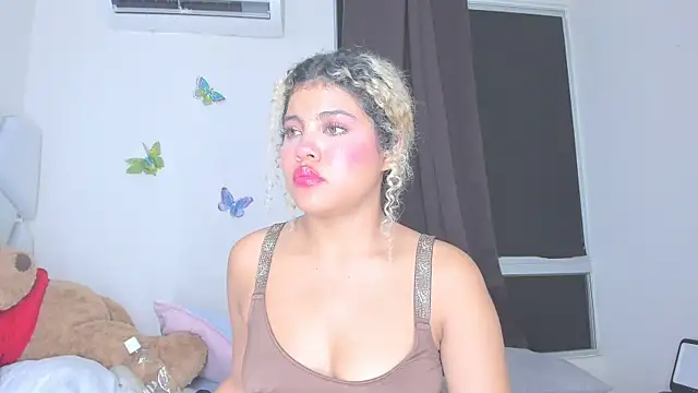 Snapshot of sofiacastillo01 chatting on April 21, 2026, 1:42 am sofiacastillo01 online show from April 21, 2026, 1:42 am