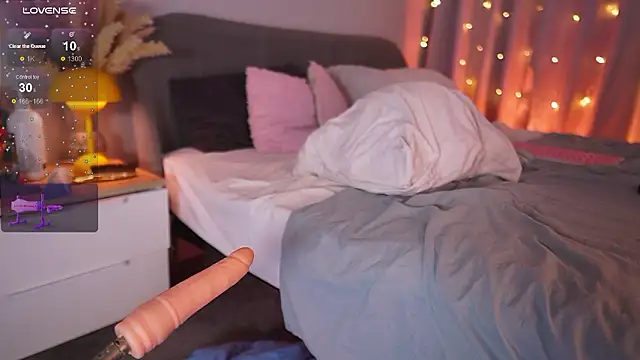 sweetcherryhot online show from March 11, 2026, 7:31 pm