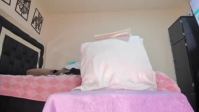 Snapshot of Rachel-milfy- chatting on June 12, 2026, 6:07 pm Rachel-milfy- online show from June 12, 2026, 6:07 pm