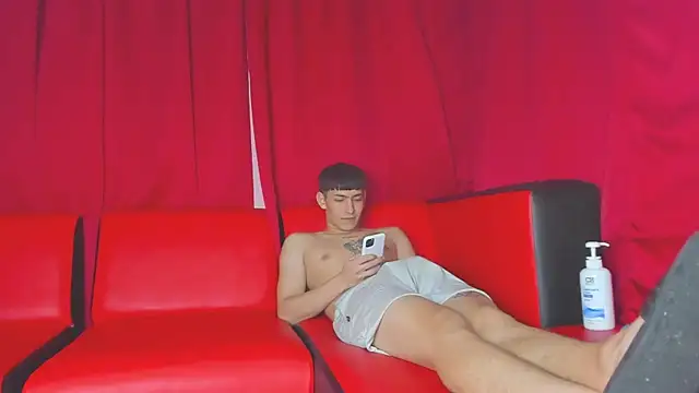 Snapshot of Extreme_Team8 chatting on February 3, 2025, 8:57 am Extreme Team8 online show from February 3, 2025, 8:57 am