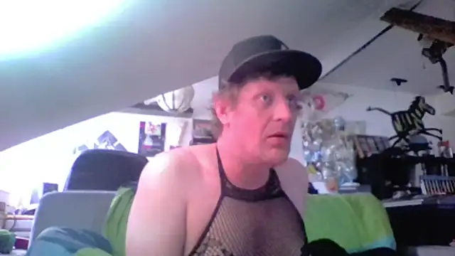 Bigthroaterboy online show from May 9, 2026, 5:12 am