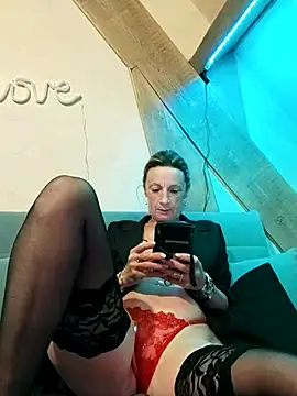 tatianasexymilf online show from November 30, 2025, 4:11 pm