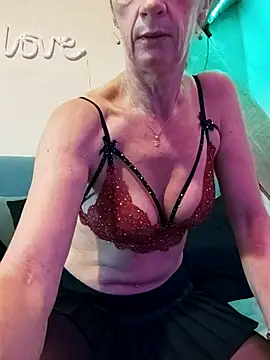 tatianasexymilf online show from December 14, 2025, 10:31 am