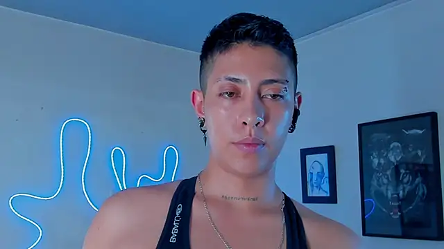 Snapshot of Aleja1214 chatting on September 10, 2025, 11:27 pm Aleja1214 online show from September 10, 2025, 11:27 pm