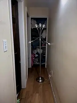 DaddySnowXX online show from December 17, 2025, 7:03 am