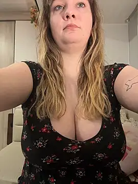 emerieskye20 online show from February 6, 2026, 6:44 pm