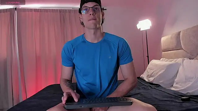 Snapshot of troy_palmer chatting on November 7, 2025, 5:24 pm troy palmer online show from November 7, 2025, 5:24 pm