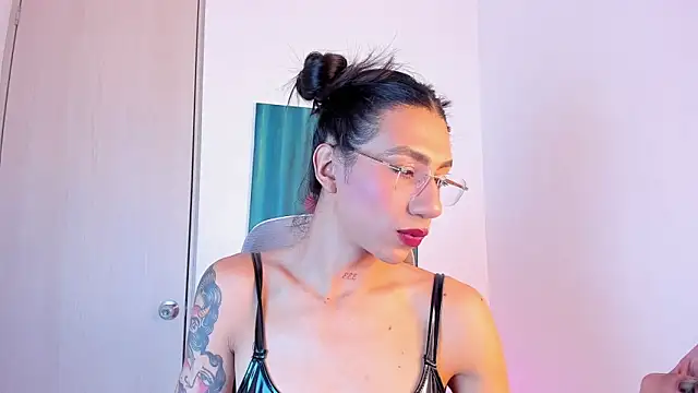 sofiaa grey  online show from March 22, 2026, 3:26 pm