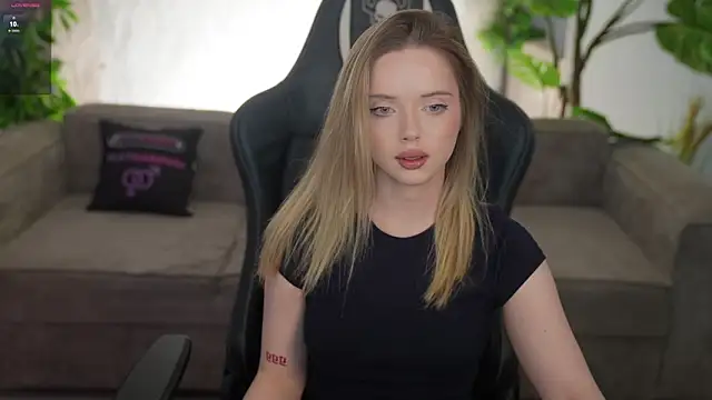 Snapshot of Cassy-Celestial_ chatting on February 19, 2026, 8:32 am Cassy-Celestial online show from February 19, 2026, 8:32 am