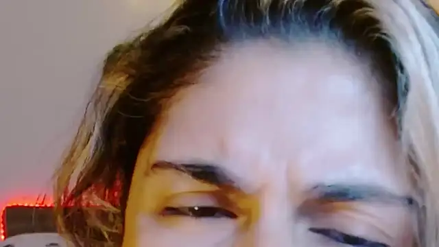 Juliietha servas online show from January 17, 2026, 1:21 am