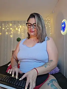 Snapshot of Juliietha_servas chatting on May 8, 2026, 12:49 am Juliietha servas online show from May 8, 2026, 12:49 am