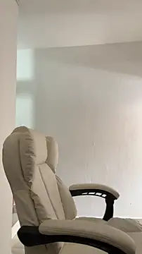 Sol biglips online show from November 10, 2025, 3:22 pm